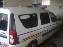 MONTAJ-FOLIE AUTO AUTORIZATA RAR MARCA LLUMAR 220 ron foto