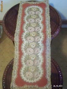broderie in fir de argint, tesatura veche foto