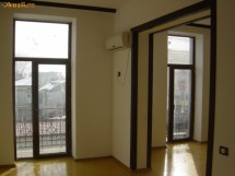 Vand apartament 3 camere ultracentral in Constanta foto