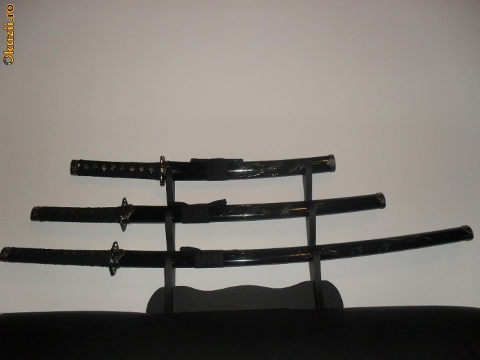 SET 3 SABII PE SUPORT PANOPLIE foto mare