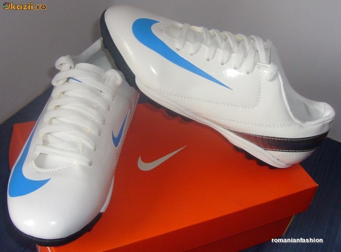 ADIDASI NIKE MERCURIAL foto mare