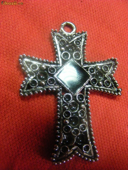 CRUCIULITA ,CRUCIFIX  cu PIATRA NEAGRA foto mare
