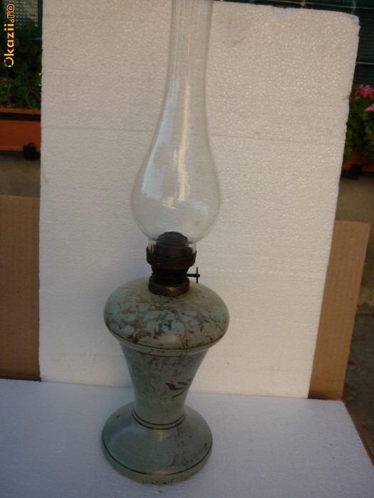 LAMPA VECHE MODEL DEOSEBIT foto mare