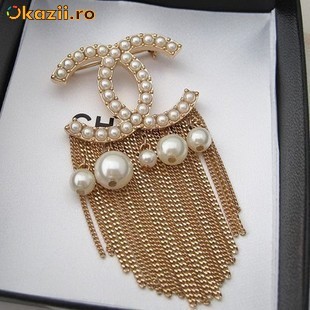 Brosa trendy CHANEL foto mare