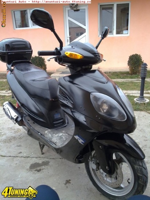 vand schimb scuter 150 cc foto mare