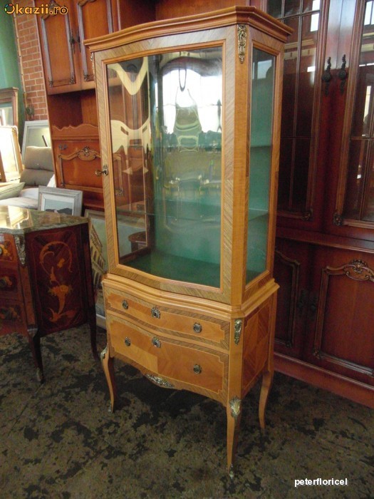 Vitrina Louis XV. foto mare