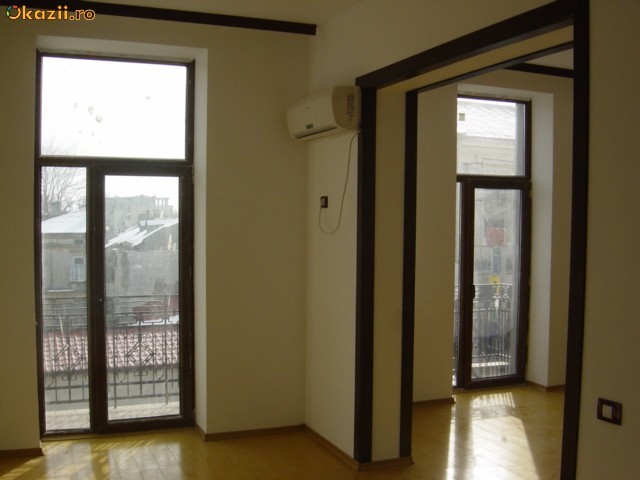 Vand apartament 3 camere ultracentral in Constanta foto mare