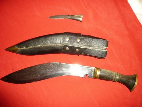 CUTIT MILITAR NEPALEZ foto mare